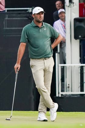 August 28, 2026, Atlanta, Georgia, USA: Scottie Scheffler (USA) waits on the 18th green during the second round of the 2026 TOUR Championship at East Lake Golf Club. Atlanta USA - ZUMAw109 20260828_fap_w109_052 Copyright: xDebbyxWongx