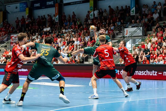 Hamm, Deutschland 28. August 2026: 2. HBL - 2026 2027 - Sp. 1 - ASV Hamm-Westfalen gegen VfL Eintracht Hagen Im Bild: v. li. im Zweikampf Max Öhler (ASV) Max Oehler (ASV), Philip Jungemann (Hagen), Ãdam Horvath-Garaba (ASV) Adam Horvath-Garaba (ASV), Juan de la Pena (Hagen) und Jann Keno Jacobs (ASV) WESTPRESS Arena Nordrhein Westfalen Copyright: xFotostandx xKruczynskix