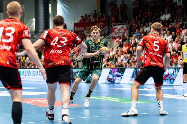 Hamm, Deutschland 28. August 2026: 2. HBL - 2026 2027 - Sp. 1 - ASV Hamm-Westfalen gegen VfL Eintracht Hagen Im Bild: v. li. im Zweikampf Jann Keno Jacobs (ASV), Dustin Kraus (Hagen) und Ãdam Horvath-Garaba (ASV) Adam Horvath-Garaba (ASV) WESTPRESS Arena Nordrhein Westfalen Copyright: xFotostandx xKruczynskix