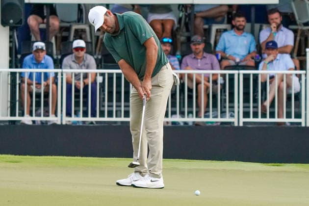 August 28, 2026, Atlanta, Georgia, USA: Scottie Scheffler (USA) putts the 18th green during the second round of the 2026 TOUR Championship at East Lake Golf Club. Atlanta USA - ZUMAw109 20260828_fap_w109_056 Copyright: xDebbyxWongx