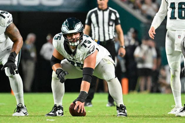 Aug 28, 2026; Philadelphia, Pennsylvania, USA; Philadelphia Eagles center guard Jake Majors (75) waits to snap the ball during the first half against the Cincinnati Bengals at Lincoln Financial Field. Mandatory Credit: -Cal Media NFL, American Football Herren, USA 2026: Bengals Vs Eagles AUG 28  - ZUMAc04_ 20260828_zma_c04_034 Copyright: xEricxCanhax