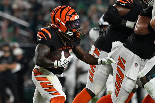 NFL, American Football Herren, USA 2026: Bengals Vs Eagles AUG 28 Aug 28, 2026; Philadelphia, Pennsylvania, USA; Cincinnati Bengals halfback Jamal Haynes (24) runs the ball against the Philadelphia Eagles during the second half at Lincoln Financial Field. Mandatory Credit: Eric Canha-Cal Media (Credit Image: Â Eric Canha Cal Sport Media) Philadelphia Pennsylvania USA EDITORIAL USE ONLY Copyright: xx ZUMA-20260828_zma_c04_054.jpg EricxCanhax csmphotothree515166