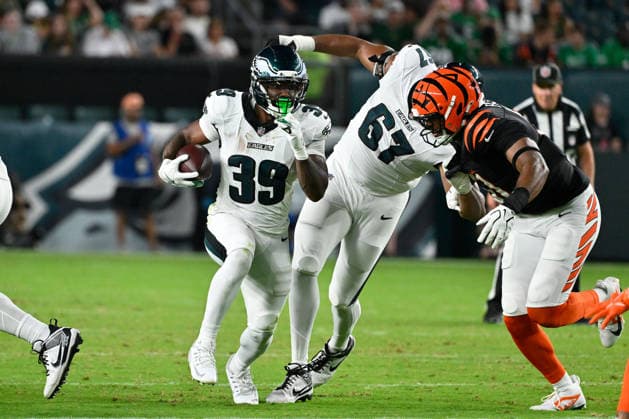 NFL, American Football Herren, USA 2026: Bengals Vs Eagles AUG 28 Aug 28, 2026; Philadelphia, Pennsylvania, USA; Philadelphia Eagles running back Dameon Pierce (39) runs the ball against the Cincinnati Bengals during the first half at Lincoln Financial Field. Mandatory Credit: Eric Canha-Cal Media (Credit Image: Â Eric Canha Cal Sport Media) Philadelphia Pennsylvania USA EDITORIAL USE ONLY Copyright: xx ZUMA-20260828_zma_c04_049.jpg EricxCanhax csmphotothree515171