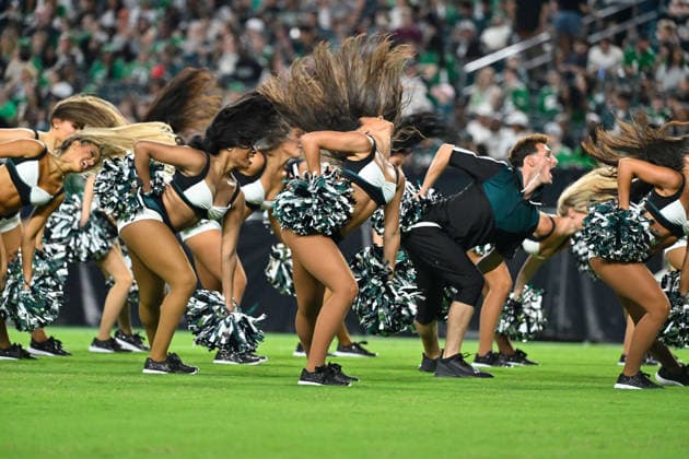 NFL, American Football Herren, USA 2026: Bengals Vs Eagles AUG 28 Aug 28, 2026; Philadelphia, Pennsylvania, USA; The Philadelphia Eagles cheerleaders perform during the second half against the Cincinnati Bengals at Lincoln Financial Field. Mandatory Credit: Eric Canha-Cal Media (Credit Image: Â Eric Canha Cal Sport Media) Philadelphia Pennsylvania USA EDITORIAL USE ONLY Copyright: xx ZUMA-20260828_zma_c04_046.jpg EricxCanhax csmphotothree515174