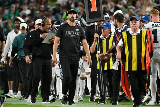 NFL, American Football Herren, USA 2026: Bengals Vs Eagles AUG 28 Aug 28, 2026; Philadelphia, Pennsylvania, USA; Philadelphia Eagles head coach Nick Sirianni looks on during the first half against the Cincinnati Bengals at Lincoln Financial Field. Mandatory Credit: Eric Canha-Cal Media (Credit Image: Â Eric Canha Cal Sport Media) Philadelphia Pennsylvania USA EDITORIAL USE ONLY Copyright: xx ZUMA-20260828_zma_c04_062.jpg EricxCanhax csmphotothree515158