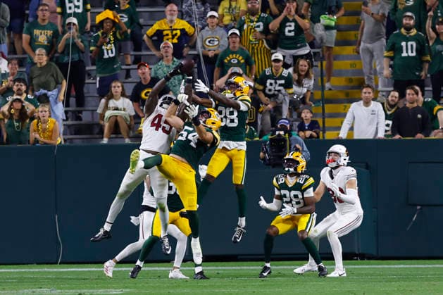 GREEN BAY, WI - AUGUST 28: THE against the Green Bay Packers defense breaks up a Hail Mary during a preseason game between the Green Bay Packers and the Arizona Cardinals on August 28, 2026 at Lambeau Field, in Green Bay, WI. (Photo by Larry Radloff Icon Sportswire) NFL, American Football Herren, USA AUG 28 Cardinals at Packers EDITORIAL USE ONLY Icon202608285551