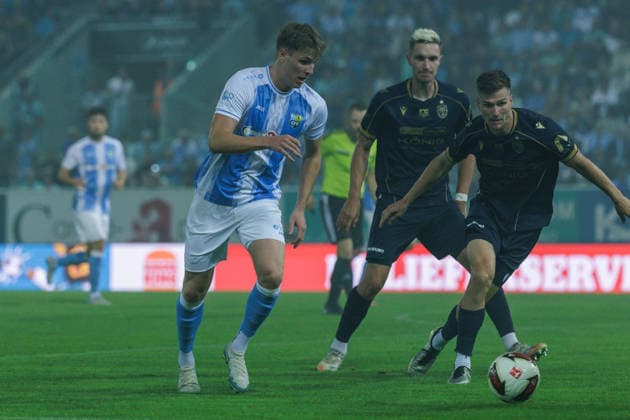 28.08.2026, GER, Regionalliga Nord-Ost, 3. Spieltag, Saison 2026 2027), Chemnitz, Chemnitzer FC - FC Carl Zeiss Jena Johannes Pistol (Chemnitzer FC 18) im Zweikampf gegen Maurice Hehne (FC Carl Zeiss Jena 6) Chemnitz eins-Stadion - An der Gellertstraße Sachsen Deutschland Copyright: xnordphotoxGmbHx xTrienitzx