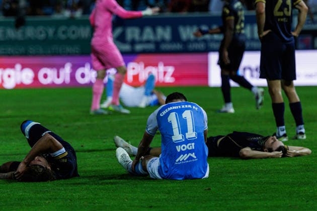 28.08.2026, GER, Regionalliga Nord-Ost, 3. Spieltag, Saison 2026 2027), Chemnitz, Chemnitzer FC - FC Carl Zeiss Jena David Vogt (Chemnitzer FC 11) enttäuscht am Boden Chemnitz eins-Stadion - An der Gellertstraße Sachsen Deutschland Copyright: xnordphotoxGmbHx xTrienitzx