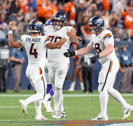 August 28, 2026, Denver, Colorado, USA: Broncos QB SAM EHLINGER celebrates with team mates after throwing an 80 year TD pass during the 2nd. Half at Empower Field at Mile High Friday evening. Broncos beat the Vikings 34-6 in Pre-Season play. Credit Image: ZUMA Press Wire) NFL, American Football Herren, USA Pre-Season 2026 - Broncos Beat The Vikings 34-6 In Pre-Season Play Friday Evening.  - ZUMAav4_ 20260828_zaf_av4_005 Copyright: xHectorxAcevedox