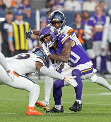 August 28, 2026, Denver, Colorado, USA: VIKINGS WR TERRIL DAVIS gets hit by the Broncos Defense after a catch during the 2nd. Half at Empower Field at Mile High Friday evening. Broncos beat the Vikings 34-6 in Pre-Season play. Credit Image: ZUMA Press Wire) NFL, American Football Herren, USA Pre-Season 2026 - Broncos Beat The Vikings 34-6 In Pre-Season Play Friday Evening.  - ZUMAav4_ 20260828_zaf_av4_008 Copyright: xHectorxAcevedox