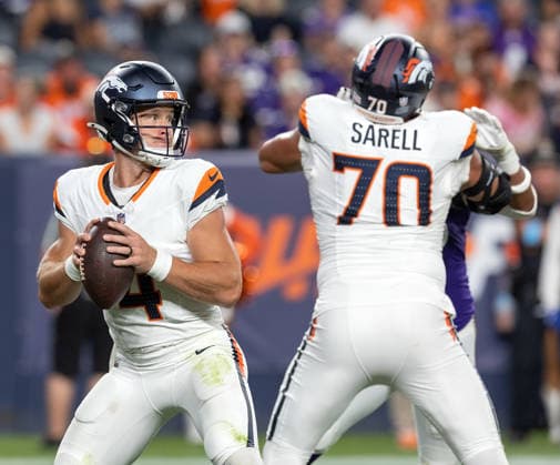August 28, 2026, Denver, Colorado, USA: Broncos QB SAM EHLINGER readies to throw a pass to a team mate during the 2nd. Half at Empower Field at Mile High Friday evening. Broncos beat the Vikings 34-6 in Pre-Season play. Credit Image: ZUMA Press Wire) NFL, American Football Herren, USA Pre-Season 2026 - Broncos Beat The Vikings 34-6 In Pre-Season Play Friday Evening.  - ZUMAav4_ 20260828_zaf_av4_013 Copyright: xHectorxAcevedox