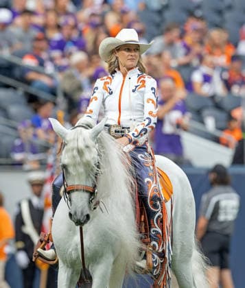 August 28, 2026, Denver, Colorado, USA: Broncos Rider a top of Thunder makes her way around the field during warm-ups before the 1st. Half at Empower Field at Mile High Friday evening. Broncos beat the Vikings 34-6 in Pre-Season play. Credit Image: ZUMA Press Wire) NFL, American Football Herren, USA Pre-Season 2026 - Broncos Beat The Vikings 34-6 In Pre-Season Play Friday Evening.  - ZUMAav4_ 20260828_zaf_av4_017 Copyright: xHectorxAcevedox