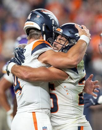 August 28, 2026, Denver, Colorado, USA: Broncos QB SAM EHLINGER celebrates with team mate RB CODY SCHRADER after he catches EHLINGERÃ¢â‚¬â ¢S 2nd. TD pass of the game in the end zone during the 2nd. Half at Empower Field at Mile High Friday evening. Broncos beat the Vikings 34-6 in Pre-Season play. Credit Image: ZUMA Press Wire) NFL, American Football Herren, USA Pre-Season 2026 - Broncos Beat The Vikings 34-6 In Pre-Season Play Friday Evening.  - ZUMAav4_ 20260828_zaf_av4_019 Copyright: xHectorxAcevedox