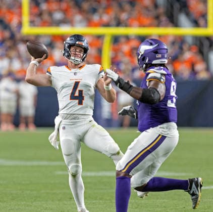 August 28, 2026, Denver, Colorado, USA: Broncos QB SAM EHLINGER readies to throw his 2nd. TD pass of the game to team-mate RB Cody Schrader in the end zone during the 2nd. Half at Empower Field at Mile High Friday evening. Broncos beat the Vikings 34-6 in Pre-Season play. Credit Image: ZUMA Press Wire) NFL, American Football Herren, USA Pre-Season 2026 - Broncos Beat The Vikings 34-6 In Pre-Season Play Friday Evening.  - ZUMAav4_ 20260828_zaf_av4_020 Copyright: xHectorxAcevedox