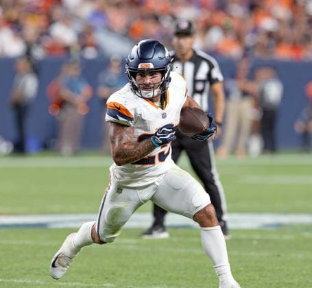 August 28, 2026, Denver, Colorado, USA: Broncos RB CODY SCHRADER runs for big yards towards the sidelines during the 1st. Half at Empower Field at Mile High Friday evening. Broncos beat the Vikings 34-6 in Pre-Season play. Credit Image: ZUMA Press Wire) NFL, American Football Herren, USA Pre-Season 2026 - Broncos Beat The Vikings 34-6 In Pre-Season Play Friday Evening.  - ZUMAav4_ 20260828_zaf_av4_021 Copyright: xHectorxAcevedox