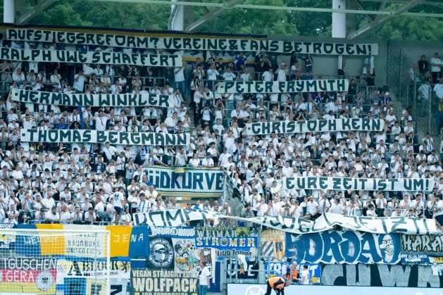 Chemnitz, Deutschland 28. August 2026: Regionalliga Nordost - 2026 2027 - Sp. 7 - Chemnitzer FC gegen FC Carl Zeiss Jena Im Bild: Die Fans im Fanblock von Jena mit einer Choreografie Copyright: xFotostandx xNachtigallx