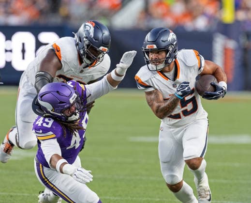 August 29, 2026, Denver, Colorado, USA: Broncos RB CODY SHRADER runs for big yardage during the 1st. Half at Empower Field at Mile High Friday evening. Broncos beat the Vikings 34-6 in Pre-Season play. Credit Image: ZUMA Press Wire) NFL, American Football Herren, USA Pre-Season 2026 - Broncos Beat The Vikings 34-6 In Pre-Season Play Friday Evening.  - ZUMAav4_ 20260829_zaf_av4_004 Copyright: xHectorxAcevedox