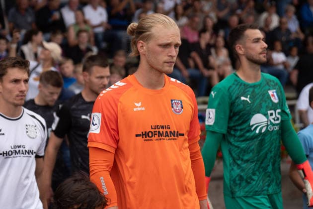 28.08.2026, xhfmx, Fussball Regionalliga Suedwest, SG Barockstadt Fulda-Lehnerz - FSV Frankfurt Einlauf Lucas Becker (FSV Frankfurt) Fulda