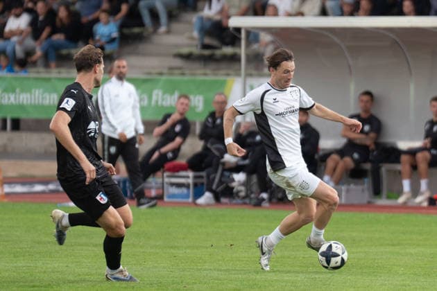 28.08.2026, xhfmx, Fussball Regionalliga Suedwest, SG Barockstadt Fulda-Lehnerz - FSV Frankfurt Cas Peters (FSV Frankfurt) im Zweikampf mit einem Gegenspieler Fulda