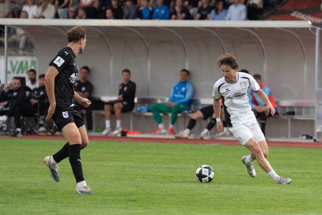 28.08.2026, xhfmx, Fussball Regionalliga Suedwest, SG Barockstadt Fulda-Lehnerz - FSV Frankfurt Cas Peters (FSV Frankfurt) im Zweikampf mit einem Gegenspieler Fulda