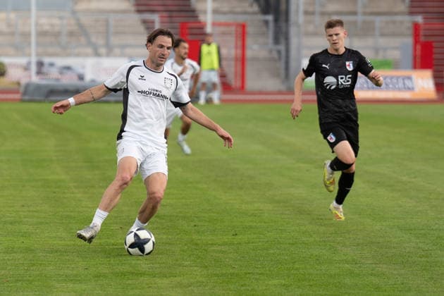 28.08.2026, xhfmx, Fussball Regionalliga Suedwest, SG Barockstadt Fulda-Lehnerz - FSV Frankfurt v.l. Cas Peters (FSV Frankfurt) Sebastian Schmitt (SG Barockstadt Fulda-Lehnerz) Fulda