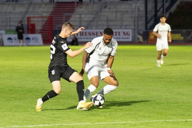 28.08.2026, xhfmx, Fussball Regionalliga Suedwest, SG Barockstadt Fulda-Lehnerz - FSV Frankfurt v.l. Sebastian Schmitt (SG Barockstadt Fulda-Lehnerz), Godwin McDonald (FSV Frankfurt) Fulda