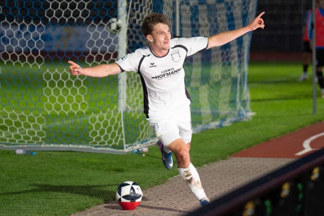 28.08.2026, xhfmx, Fussball Regionalliga Suedwest, SG Barockstadt Fulda-Lehnerz - FSV Frankfurt Nick Doktorczyk (FSV Frankfurt) bejubelt seinen Treffer zum 1:2 gegen den FSV Frankfurt gegen Fulda. Tor, Goal, Jubel, Celebration Fulda