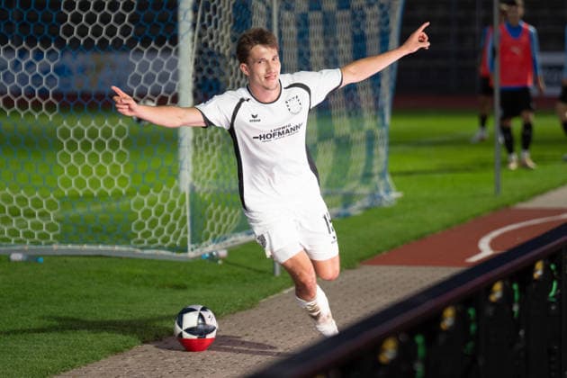 28.08.2026, xhfmx, Fussball Regionalliga Suedwest, SG Barockstadt Fulda-Lehnerz - FSV Frankfurt Nick Doktorczyk (FSV Frankfurt) bejubelt seinen Treffer zum 1:2 gegen den FSV Frankfurt gegen Fulda. Tor, Goal, Jubel, Celebration Fulda