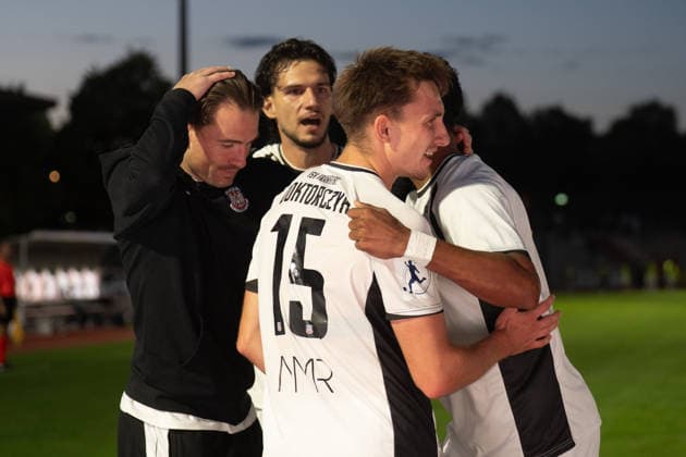 28.08.2026, xhfmx, Fussball Regionalliga Suedwest, SG Barockstadt Fulda-Lehnerz - FSV Frankfurt v.l. Cas Peters (FSV Frankfurt), Filip Pandza (FSV Frankfurt), Nick Doktorczyk (FSV Frankfurt), Godwin McDonald (FSV Frankfurt) bejubeln das 1:2 gegen Fulda. Tor, Goal, Jubel, Celebration Fulda