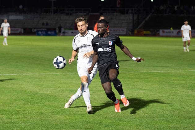 28.08.2026, xhfmx, Fussball Regionalliga Suedwest, SG Barockstadt Fulda-Lehnerz - FSV Frankfurt v.l. Amar Suljic (FSV Frankfurt), Hans Nunoo Sarpei (SG Barockstadt Fulda-Lehnerz) Fulda