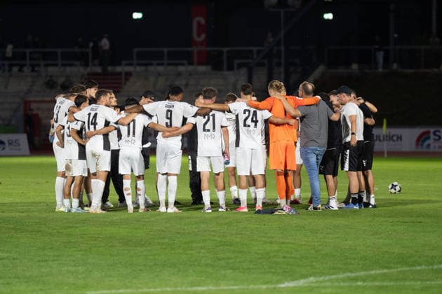 28.08.2026, xhfmx, Fussball Regionalliga Suedwest, SG Barockstadt Fulda-Lehnerz - FSV Frankfurt Mannschaftsreis FSV Frankfurt nach dem Spiel Fulda