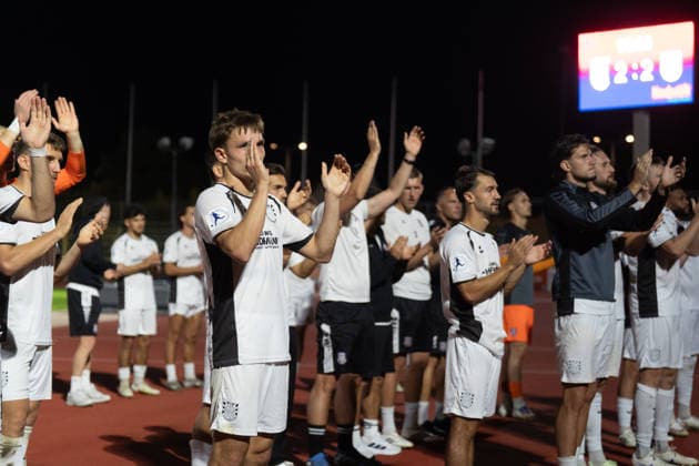 28.08.2026, xhfmx, Fussball Regionalliga Suedwest, SG Barockstadt Fulda-Lehnerz - FSV Frankfurt Die Spieler des FSV Frankfurt bedanken sich bei den Fans Fulda