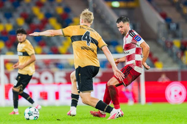 Maximilian Herwerth (VFB Stuttagrt II, 04) kommt zu spaet beim Pass von Yassine Bouchama (Fortuna Düsseldorf, 05) Fortuna Duesseldorf vs. VFB Stuttgart II, Fussball, 3.Liga, 03.Spieltag, Saison 2026 27, 28.08.2026, DFL REGULATIONS PROHIBIT ANY USE OF PHOTOGRAPHS AS IMAGE SEQUENCES AND OR QUASI-VIDEO, Fortuna Duesseldorf vs. VFB Stuttgart II, Fussball, 3.Liga, 3.Spieltag, Saison 2026 27, 28.08.2026 Düsseldorf Copyright: xEibner-Pressefoto LukasxBaldygax EP_LBA