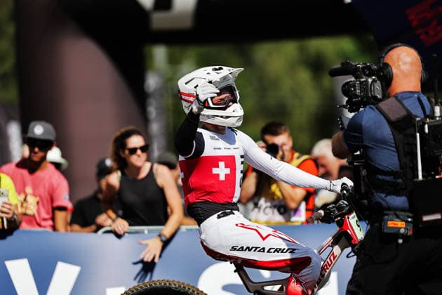 2026 UCI Mountain Bike World Championships Picture by Alex Whitehead SWpix.com - 29 08 2026 - Cycling - 2026 UCI Mountain Bike World Championships - Val di Sole, Trentino, Italy - Downhill (DHI) Final - Men Junior - Raoul Schneeberger (Switzerland) wins to become World Champion Copyright: x xSWpix.comx(t axPhotographyxHubxLtd)xAlexxWhitehead SWpix.comx SWP-3030-20917