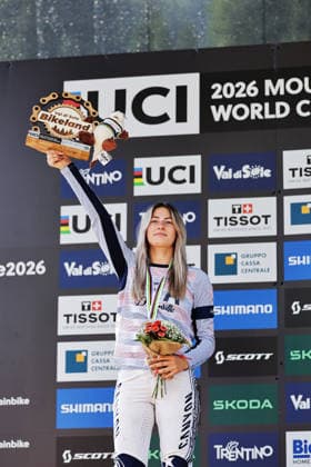 2026 UCI Mountain Bike World Championships Picture by Alex Whitehead SWpix.com - 29 08 2026 - Cycling - 2026 UCI Mountain Bike World Championships - Val di Sole, Trentino, Italy - Downhill (DHI) Final - Women Junior Podium - Aletha Ostgaard (USA) signing the Santini Rainbow Jersey Copyright: x xSWpix.comx(t axPhotographyxHubxLtd)xAlexxWhitehead SWpix.comx SWP-3030-20949
