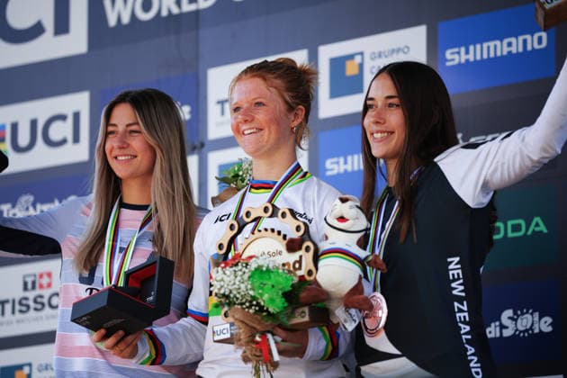 2026 UCI Mountain Bike World Championships Picture by Ed Sykes SWpix.com - 29 08 2026 - Cycling - 2026 UCI Mountain Bike World Championships - Val di Sole, Trentino, Italy - Downhill (DHI) Final - Women Junior Podium - Tilly Boadle (Australia) wins the Gold Medal to become World Champion with Aletha Ostgaard (USA) receiving the Silver Medal and Indy Deavoll (New Zealand) receiving the Bronze Medal Copyright: x xSWpix.comx(t axPhotographyxHubxLtd)xEdxSykes SWpix.comx SWP-3030-20959