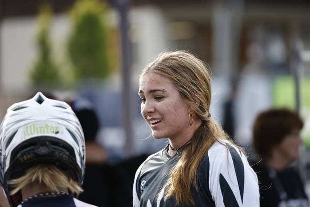 29.08.2026, Daolasa di Commezzadura, Black Snake, 2026 UCI MTB World Championship, WM, Weltmeisterschaft Women Junior s Finals DHI (downhill) Capella Martin 38 (NZL) congratulating Winter Bush 32 (USA) Daolasa di Commezzadura Black Snake Trento Italy Copyright: xJustPictures.ch FrancescoxMinghettix jp-en-FrMi-_NG_0053