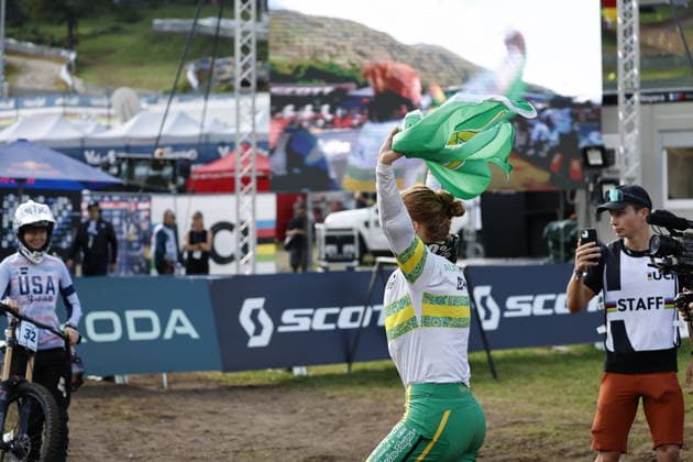 29.08.2026, Daolasa di Commezzadura, Black Snake, 2026 UCI MTB World Championship, WM, Weltmeisterschaft Women Junior s Finals DHI (downhill) Tilly Boadle 20 (AUS) celebrating her victory Daolasa di Commezzadura Black Snake Trento Italy Copyright: xJustPictures.ch FrancescoxMinghettix jp-en-FrMi-_NG_0458