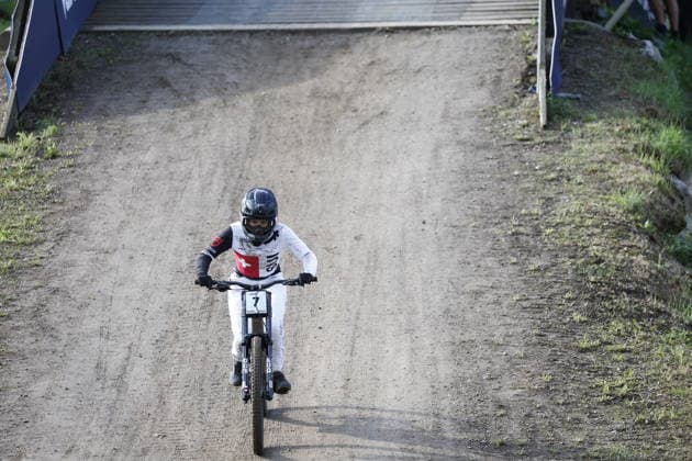 29.08.2026, Daolasa di Commezzadura, Black Snake, 2026 UCI MTB World Championship, WM, Weltmeisterschaft Women Junior s Finals DHI (downhill) Gianna Nef 7 (SUI) showing the damages of her fall in the helmet Daolasa di Commezzadura Black Snake Trento Italy Copyright: xJustPictures.ch FrancescoxMinghettix jp-en-FrMi-_NG_0341
