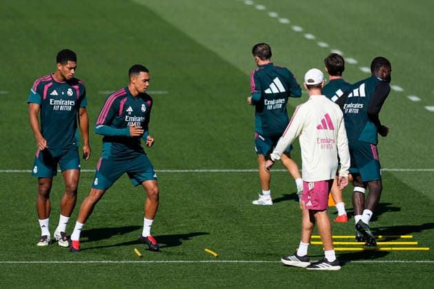 August 29, 2026, Valdebebas, Madrid, Spain: Jude Bellingham and Trent Alexander-Arnold during the training day of Real Madrid ahead the Spanish League, LaLiga EA Sports, football match against Malaga CF at Ciudad Deportiva Real Madrid on August 29, 2026, in Valdebebas, Madrid, Spain. Real Madrid Training And press conference, PK, Pressekonferenz - LaLiga EA Sports - ZUMAa181 20260829_zaa_a181_012 Copyright: xOscarxJ.xBarrosox