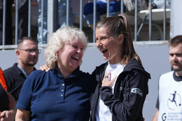 Birgit Bauer-Schick (SC Freiburg, Bereichsleiterin) und Marie-Louise Eta (1. FC Union Berlin, Cheftrainerin) , Deutschland, Fussball, GooglePixel Frauen-Bundesliga, 2.Spieltag, 2026 2027, SC Freiburg vs. 1. FC Union Berlin, 29.08.2026, Dreisamstadion, Freiburg Freiburg Dreisamstadion Baden-Wuerttemberg Deutschland *** Birgit Bauer Schick, SC Freiburg, Division Manager, and Marie Louise Eta, 1. FC Union Berlin, Head Coach, Germany, Soccer, Google Pixel Women s Bundesliga, Matchday 2, 2026–2027, SC Freiburg vs. 1 FC Union Berlin, August 29, 2026, Dreisamstadion, Freiburg, Dreisamstadion, Baden-Württemberg, Germany Copyright: xArnexAmbergx
