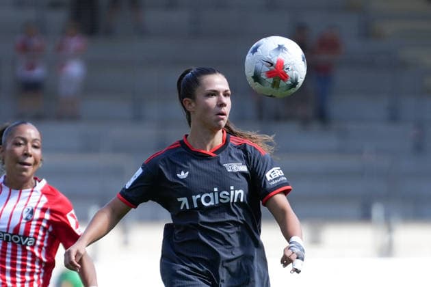 Leela Egli (1.FC Union Berlin, 27) am Ball , Deutschland, Fussball, GooglePixel Frauen-Bundesliga, 2.Spieltag, 2026 2027, SC Freiburg vs. 1. FC Union Berlin, 29.08.2026, Dreisamstadion, Freiburg Freiburg Dreisamstadion Baden-Wuerttemberg Deutschland *** Leela Egli, 1. FC Union Berlin, 27 on the ball, Germany, soccer, Google Pixel Women s Bundesliga, Matchday 2, 2026–2027, SC Freiburg vs. 1 FC Union Berlin, August 29, 2026, Dreisamstadion, Freiburg, Dreisamstadion, Baden-Württemberg, Germany Copyright: xArnexAmbergx