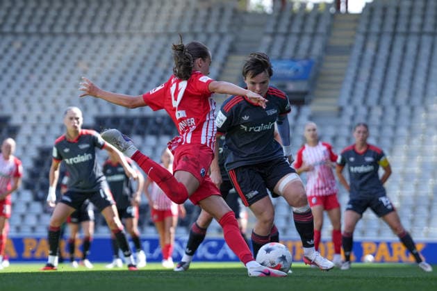 Emma Memminger (SC Freiburg, 32) im Zweikampf mit Tomke Schneider (1.FC Union Berlin, 02) , Deutschland, Fussball, GooglePixel Frauen-Bundesliga, 2.Spieltag, 2026 2027, SC Freiburg vs. 1. FC Union Berlin, 29.08.2026, Dreisamstadion, Freiburg Freiburg Dreisamstadion Baden-Wuerttemberg Deutschland *** Emma Memminger (SC Freiburg), 32, in a tackle with Tomke Schneider (1. FC Union Berlin), 02, Germany, soccer, Google Pixel Women s Bundesliga, Matchday 2, 2026–2027, SC Freiburg vs. 1. FC Union Berlin, August 29, 2026, Dreisamstadion, Freiburg, Dreisamstadion, Baden-Württemberg, Germany Copyright: xArnexAmbergx