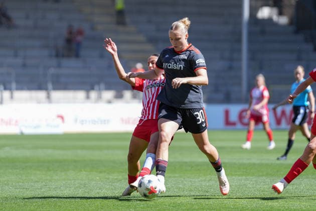 Ä°layda AcÄ±kgöz Ilayda Acikgoez (SC Freiburg, 30) im Zweikampf mit Jella Veit (1.FC Union Berlin, 30) , Deutschland, Fussball, GooglePixel Frauen-Bundesliga, 2.Spieltag, 2026 2027, SC Freiburg vs. 1. FC Union Berlin, 29.08.2026, Dreisamstadion, Freiburg Freiburg Dreisamstadion Baden-Wuerttemberg Deutschland *** Ilayda Acikgöz Ilayda Acikgoez SC Freiburg, 30, in a tackle with Jella Veit 1 FC Union Berlin, 30, Germany, soccer, Google Pixel Women s Bundesliga, Matchday 2, 2026–2027, SC Freiburg vs. 1. FC Union Berlin, August 29, 2026, Dreisamstadion, Freiburg, Dreisamstadion, Baden-Württemberg, Germany Copyright: xArnexAmbergx