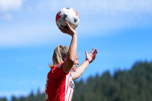 Lisa Karl (SC Freiburg, 02) Einwurf , Deutschland, Fussball, GooglePixel Frauen-Bundesliga, 2.Spieltag, 2026 2027, SC Freiburg vs. 1. FC Union Berlin, 29.08.2026, Dreisamstadion, Freiburg Freiburg Dreisamstadion Baden-Wuerttemberg Deutschland *** Lisa Karl, SC Freiburg, 2nd throw-in, Germany, soccer, Google Pixel Women s Bundesliga, Matchday 2, 2026–2027, SC Freiburg vs. 1. FC Union Berlin, August 29, 2026, Dreisamstadion, Freiburg, Dreisamstadion, Baden-Württemberg, Germany Copyright: xArnexAmbergx
