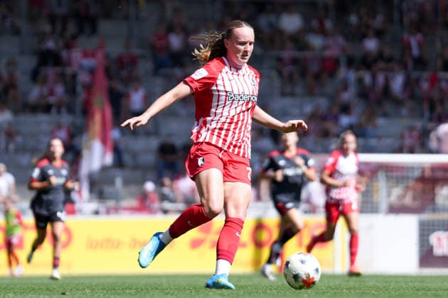 Luca Birkholz (SC Freiburg, 23) am Ball , Deutschland, Fussball, GooglePixel Frauen-Bundesliga, 2.Spieltag, 2026 2027, SC Freiburg vs. 1. FC Union Berlin, 29.08.2026, Dreisamstadion, Freiburg Freiburg Dreisamstadion Baden-Wuerttemberg Deutschland *** Luca Birkholz, SC Freiburg, 23, on the ball, Germany, soccer, Google Pixel Women s Bundesliga, Matchday 2, 2026–2027, SC Freiburg vs. 1. FC Union Berlin, August 29, 2026, Dreisamstadion, Freiburg, Dreisamstadion, Baden-Württemberg, Germany Copyright: xArnexAmbergx