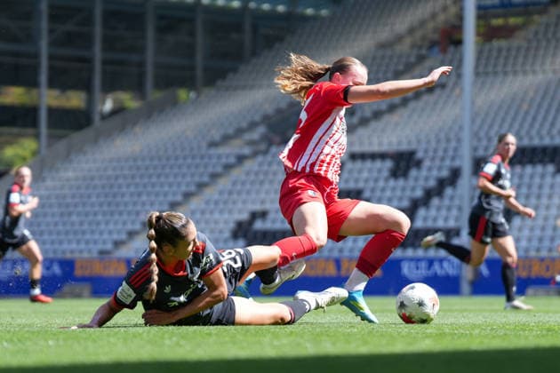 Amber Tysiak (1.FC Union Berlin, 26) im Zweikampf mit Luca Birkholz (SC Freiburg, 23) , Deutschland, Fussball, GooglePixel Frauen-Bundesliga, 2.Spieltag, 2026 2027, SC Freiburg vs. 1. FC Union Berlin, 29.08.2026, Dreisamstadion, Freiburg Freiburg Dreisamstadion Baden-Wuerttemberg Deutschland *** Amber Tysiak of 1. FC Union Berlin, 26, in a tackle with Luca Birkholz of SC Freiburg, 23, Germany, soccer, Google Pixel Women s Bundesliga, Matchday 2, 2026–2027, SC Freiburg vs. 1 FC Union Berlin, August 29, 2026, Dreisamstadion, Freiburg, Baden-Württemberg, Germany Copyright: xArnexAmbergx