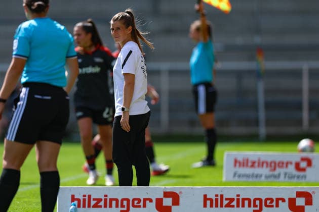 29. August 2026, Fussball, Google Pixel Frauen-Bundesliga, SC Freiburg - 1. FC Union Berlin Marie-Louise Eta (Cheftrainerin, 1. FC Union Berlin) Photo: Urs Ottiger *** August 29, 2026, Soccer, Google Pixel Women s Bundesliga, SC Freiburg vs. 1. FC Union Berlin, Marie Louise Eta, Head Coach, 1. FC Union Berlin, Photo by Urs Ottiger