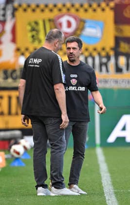 vor Spielbeginn: Trainer Coach Frank Schmidt 1. FC Heidenheim 1846 FCH im Gespraech Diskussion mit Trainer Coach Thomas Stamm SG Dynamo Dresden SGD 1. FC Heidenheim 1846 FCH vs SG Dynamo Dresden SGD 29.08.2026 DFL REGULATIONS PROHIBIT ANY USE OF PHOTOGRAPHS AS IMAGE SEQUENCES AND OR QUASI-VIDEO 1. FC Heidenheim 1846 FCH vs SG Dynamo Dresden SGD *** Before the game begins, Coach Frank Schmidt of 1. FC Heidenheim 1846 (FCH) in conversation with Coach Thomas Stamm of SG Dynamo Dresden (SGD). 1. FC Heidenheim 1846 (FCH) vs. SG Dynamo Dresden (SGD), August 29, 2026. DFL REGULATIONS PROPROHIBIT ANY USE OF PHOTOGRAPHS AS IMAGE SEQUENCES AND OR QUASI-VIDEO: 1 FC Heidenheim 1846 FCH vs. SG Dynamo Dresden SGD