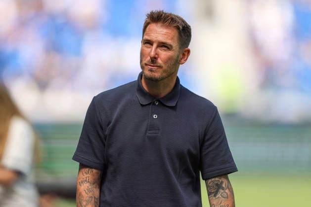 Trainer Tobias Strobl (VFL Wolfsburg) schaut waehrend des Spiels der 2. Bundesliga zwischen Karlsruher SC und VfL Wolfsburg, BBBank Wildpark am 29. August 2026 in Karlsruhe, Deutschland. (Foto von Oliver Kaelke DeFodi Images) +++ Trainer Tobias Strobl (VFL Wolfsburg) looks on during the 2nd Bundesliga match between Karlsruher SC and VfL Wolfsburg at BBBank Wildpark on August 29, 2026 in Karlsruhe, Germany. (Photo by Oliver Kaelke DeFodi Images) DFB DFL REGULATIONS PROHIBIT ANY USE OF PHOTOGRAPHS AS IMAGE SEQUENCES AND OR QUASI-VIDEO. (Photo by Oliver Kaelke DeFodi Images) - *** VFL Wolfsburg coach Tobias Strobl watches during the 2. Bundesliga match between Karlsruher SC and VfL Wolfsburg, BBBank Wildpark on August 29, 2026, in Karlsruhe, Germany. Photo by Oliver Kaelke, DeFodi Images. Coach Tobias Strobl of VFL Wolfsburg looks on during the 2nd Bundesliga match between Karlsruher SC and VfL Wolfsburg at BBBank Wildpark on August 29, 2026 in Karlsruhe, Germany. Photo by Oliver Kaelke, DeFodi Images. DFB and DFL regulations prohibit any use of photographs as image sequences and or quasi-video. Photo by Oliver Kaelke, DeFodi Images.